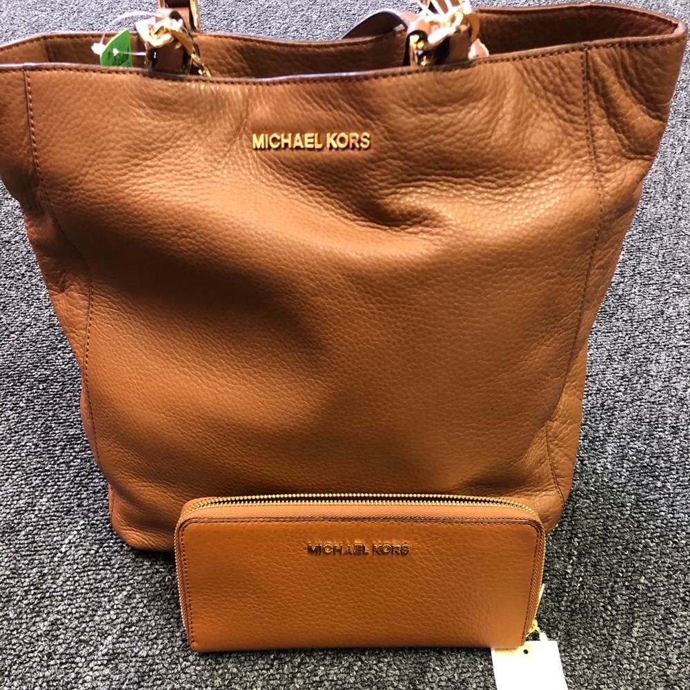 Authentic Michael Kors handbag & wallet